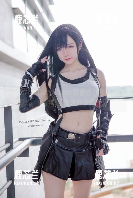 用Sally Dorasnow的春日野穹兔女郎装写真，畅游壁纸艺术的梦幻世界.txt